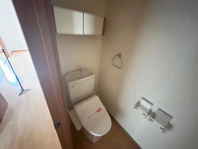 物件内観写真11　(シャワー付トイレ)