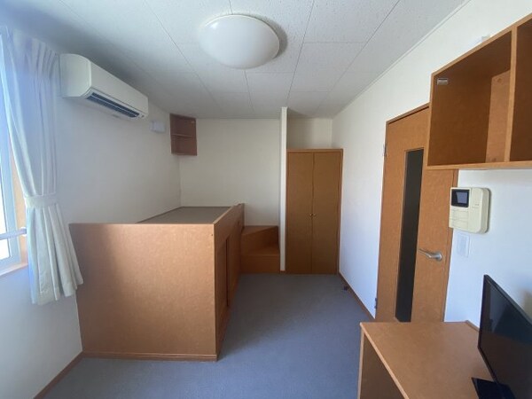 収納(白基調の落ち着いた室内)