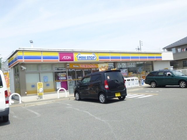 物件外観写真5　(ミニストップまで450m)