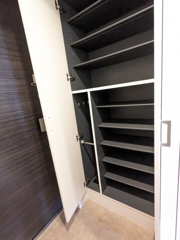 物件内観写真11　(1002号室シューズボックス)