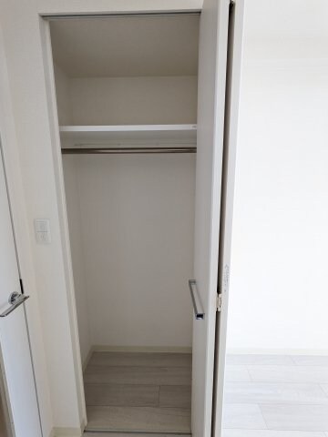 物件内観写真12　(1002号室クローゼット)
