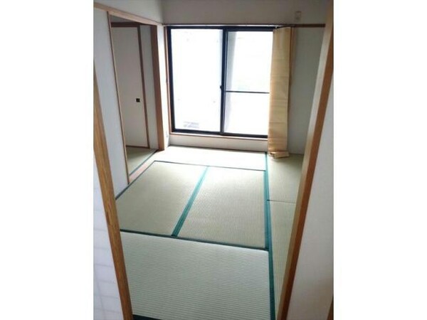 居室(※写真は同じマンションの違う部屋のものになります。)