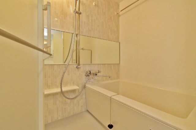 物件内観写真7　(ゆったり浴室)