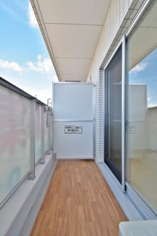 物件内観写真21　(広々ベランダ)