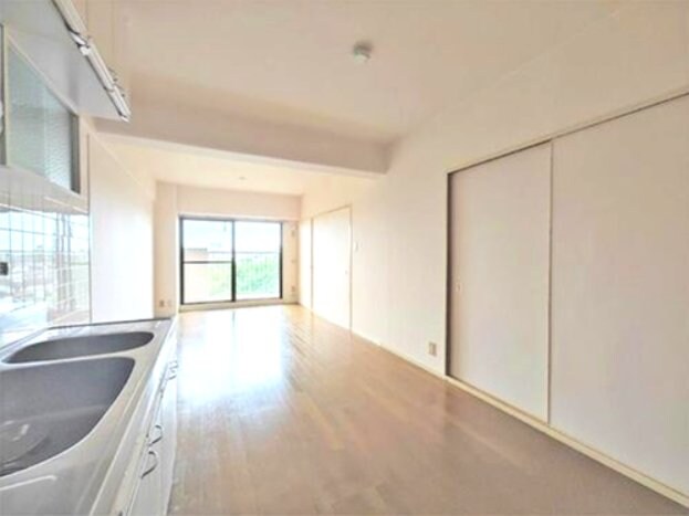 物件内観写真3　(LDK13.3畳)