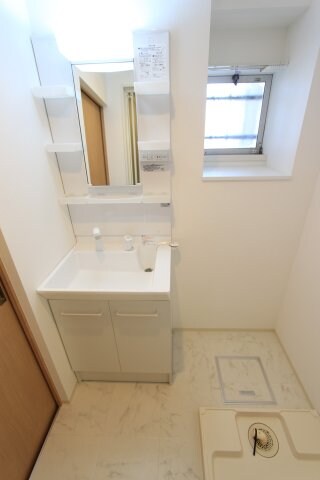 物件内観写真10　(脱衣スペースもあります)