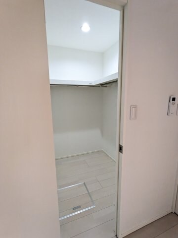 物件内観写真13　(ウォークインクローゼット)