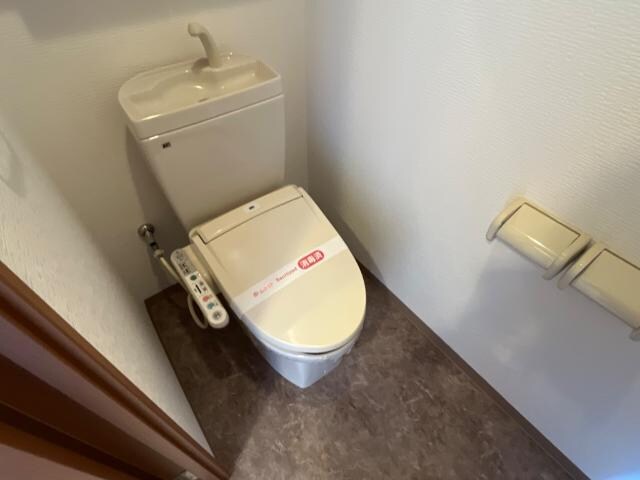 物件内観写真10　(シャワー付トイレ)