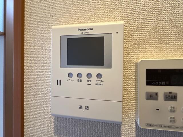 物件内観写真13　(カメラ付インターホン)