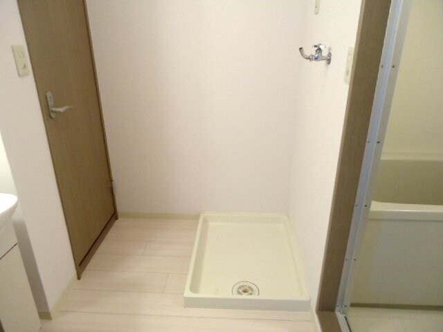 物件内観写真14　(洗濯機置場)