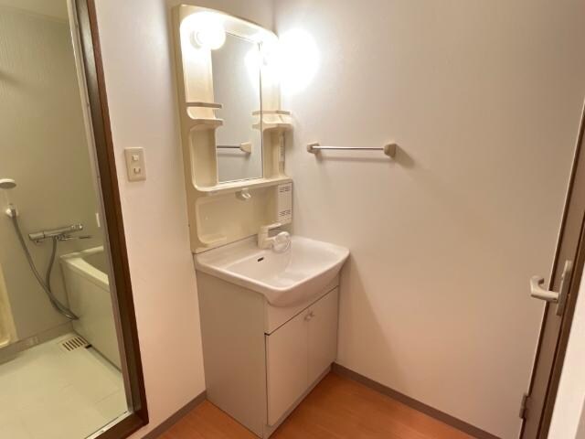 物件内観写真8　(洗髪洗面化粧台)