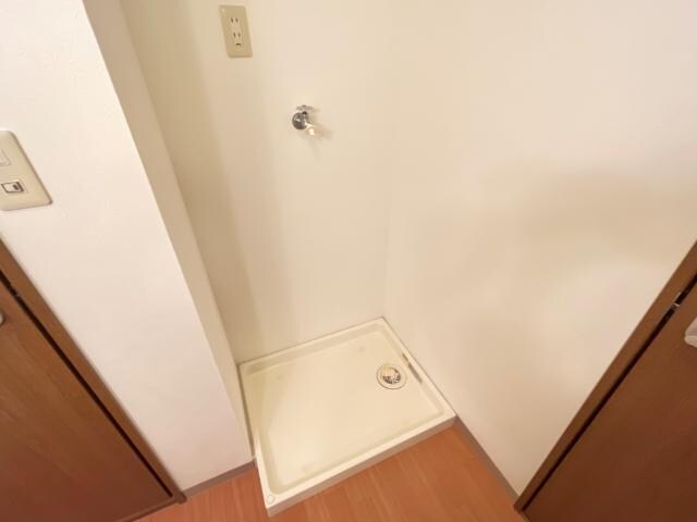 物件内観写真10　(洗濯機置場)