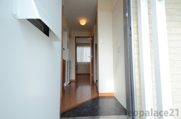 玄関(実際のお部屋と異なる場合がございます。)