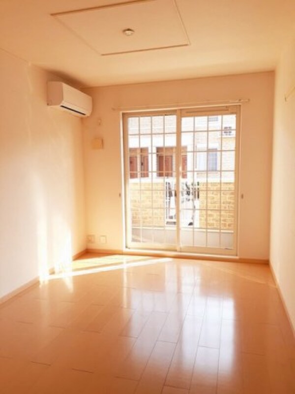 洋室(おしゃれな内装です)