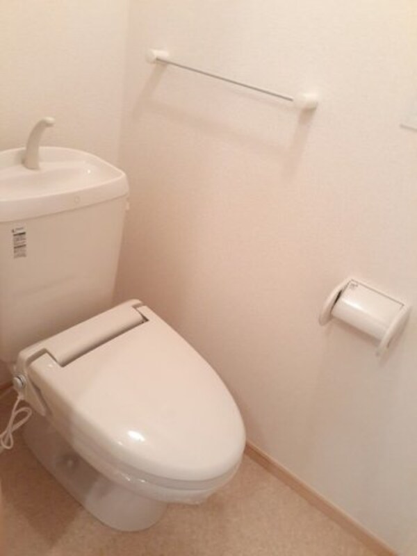 トイレ(落ち着いた色調のトイレです)