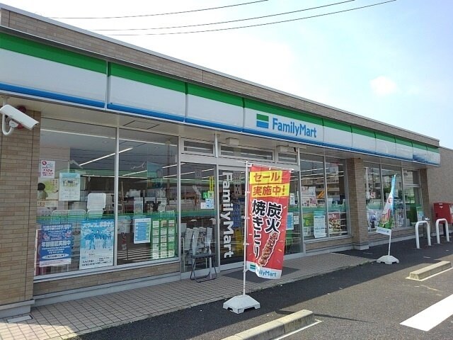 物件外観写真2　(ファミリーマートまで100m)