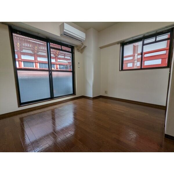 居室(※写真は同じマンションの違う部屋のものになります。)