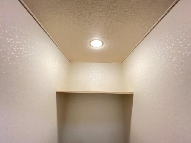 物件内観写真20　(トイレ棚)