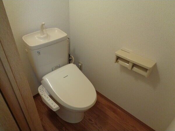 トイレ(※写真は同じマンションの違う部屋のものになります。※写真は同)