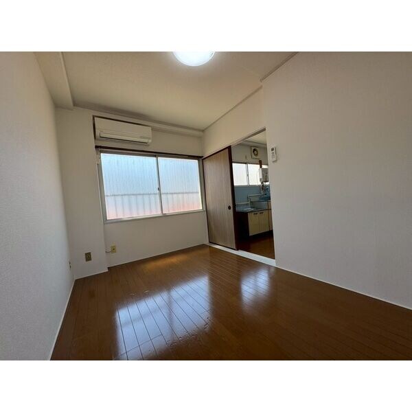 居室(※写真は同じマンションの違う部屋のものになります。)