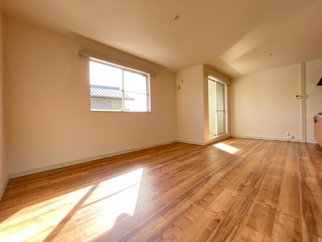 物件内観写真3　(リビング)