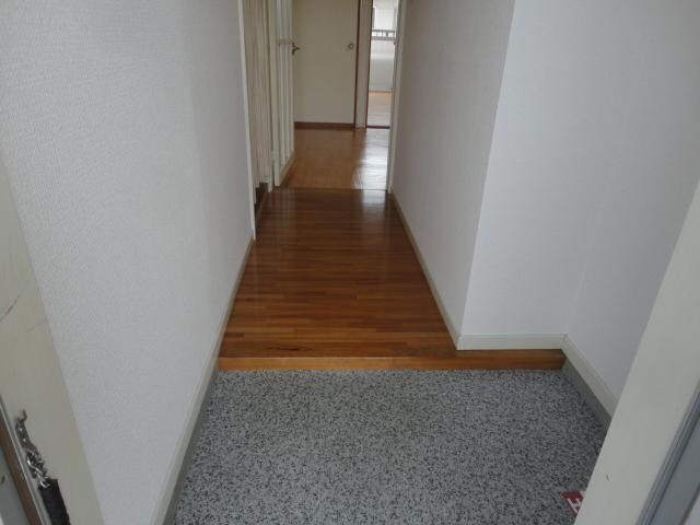 物件内観写真16　(玄関)