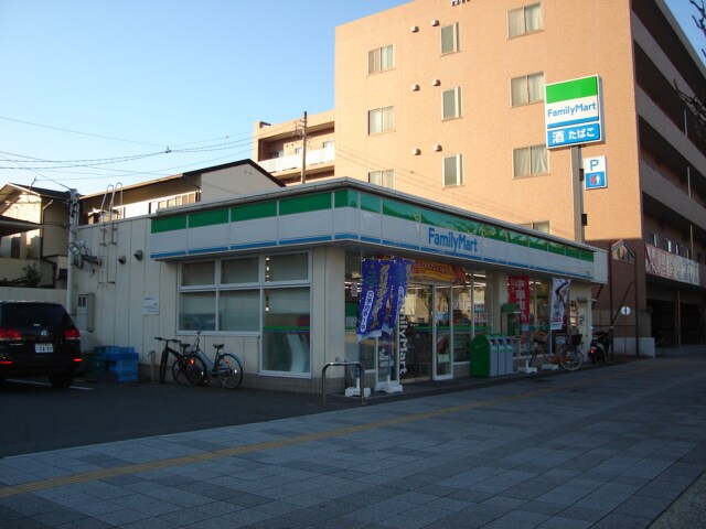 物件外観写真4　(ファミリーマート古渡町店まで452ｍ)