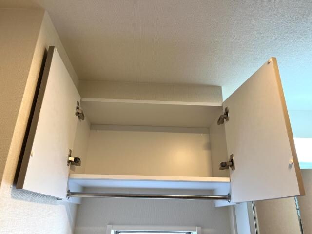 物件内観写真19　(洗濯機上収納)