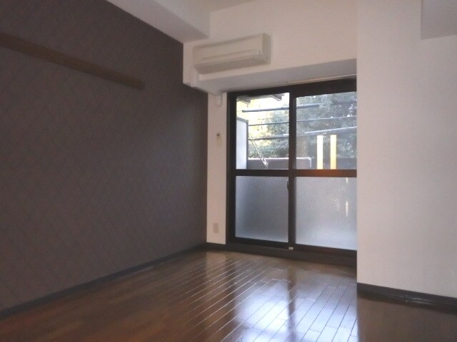 物件内観写真4　(ゆったり過ごせる居間です)