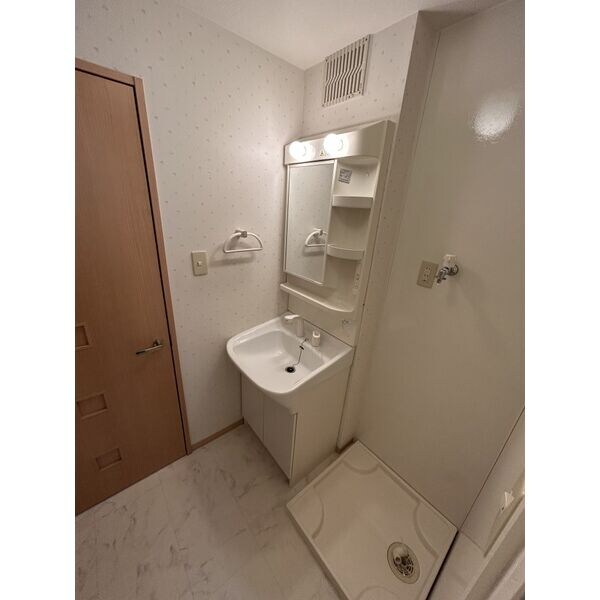 物件内観写真7　(室内写真は別部屋の写真です。)