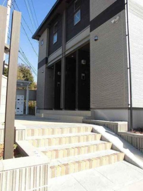 エントランス(ゆとりのあるエントランスです)