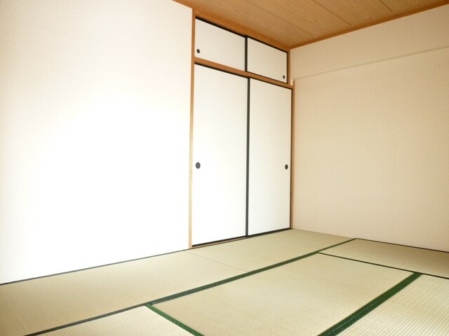 物件内観写真12　(和室ならではの温かな和の空間で寛ぎの時間を過ごせます)