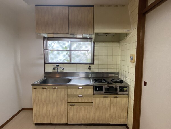 キッチン(※写真は同じマンションの違う部屋のものになります。)