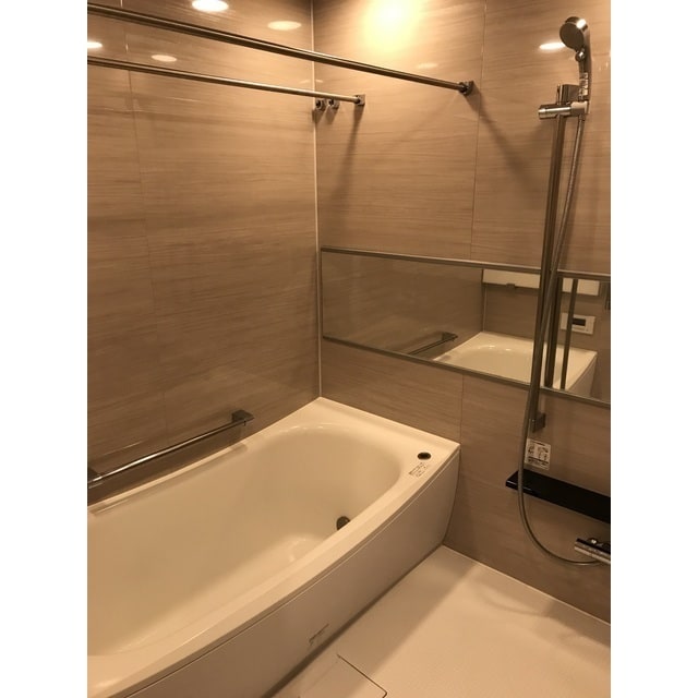 物件内観写真7　(浴室　2020年10月撮影)