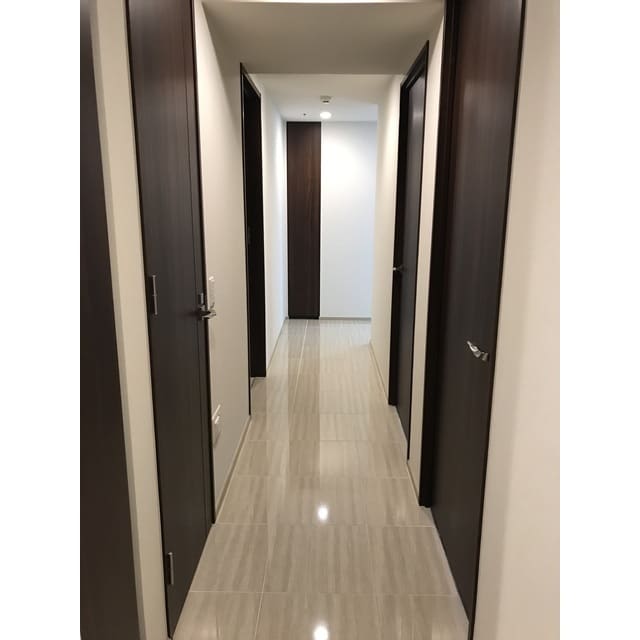 物件内観写真13　(廊下　2020年10月撮影)