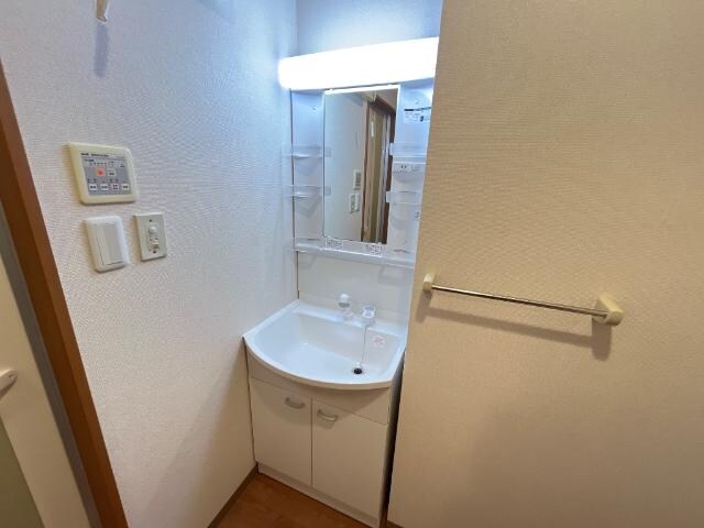 物件内観写真15　(洗髪洗面化粧台)