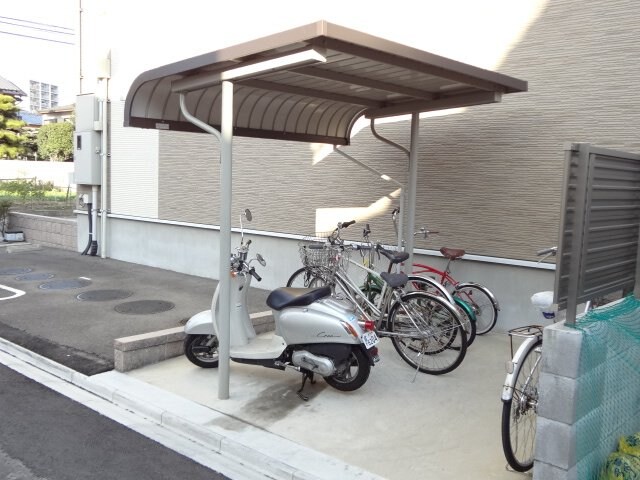 物件内観写真12　(屋根付き駐輪場)
