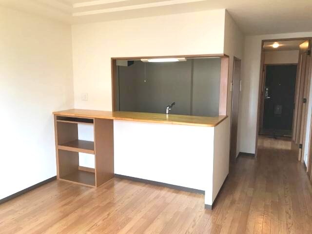 物件内観写真3　(リビング)