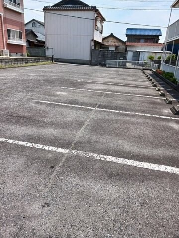 物件外観写真2　(駐車場に車を止められます)