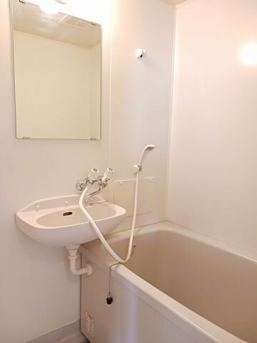 物件内観写真6　(日々の暮らしに欠かせないお風呂です)