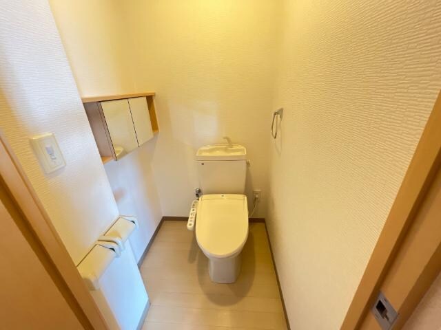 物件内観写真24　(シャワー付トイレ)