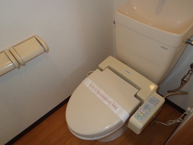 物件内観写真9　(シャワー付トイレ)