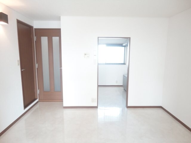 物件内観写真3　(リビング)