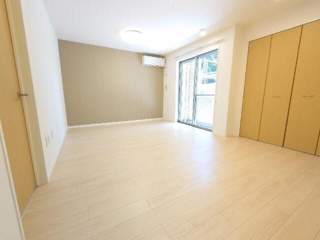 物件内観写真4　(洋室)