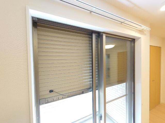 物件内観写真16　(シャッター)