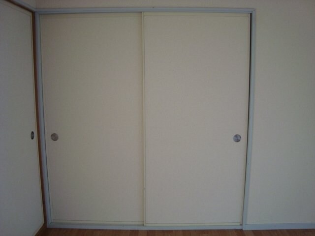 物件内観写真18　(収納（閉）)