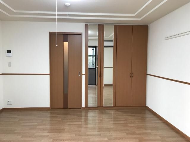 物件内観写真3　(洋室)