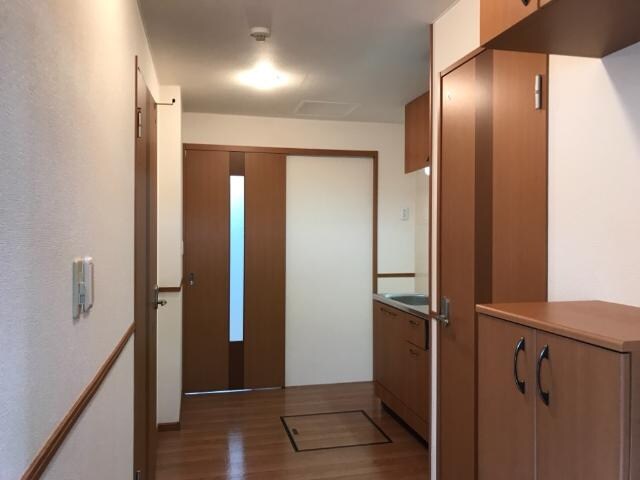 物件内観写真13　(玄関)