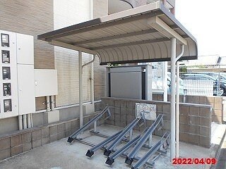 物件内観写真7　(屋根付き駐輪場)