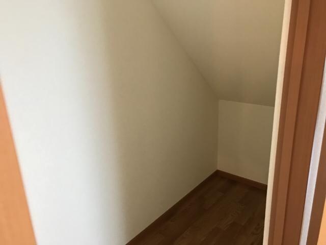 物件内観写真17　(階段下収納)